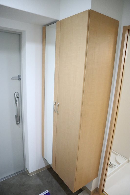 グラティ 収納には鏡も付いてます