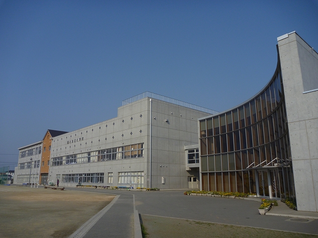 クレベール 小学校：伊奈町立小針北小学校　574m