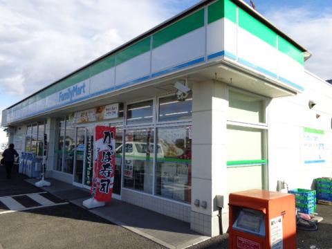 クレベールⅢ コンビ二：ﾌｧﾐﾘｰﾏｰﾄ 伊奈学園前店　2036m