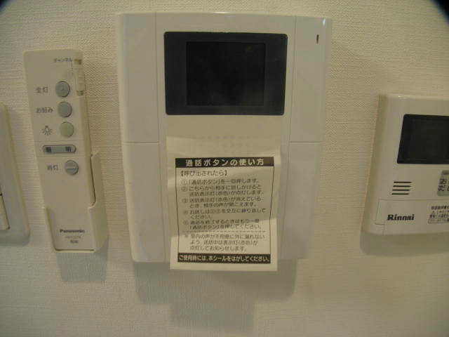 リリー・ラ・アルディス 来訪者を画像で確認できるTVモニター付インターホン