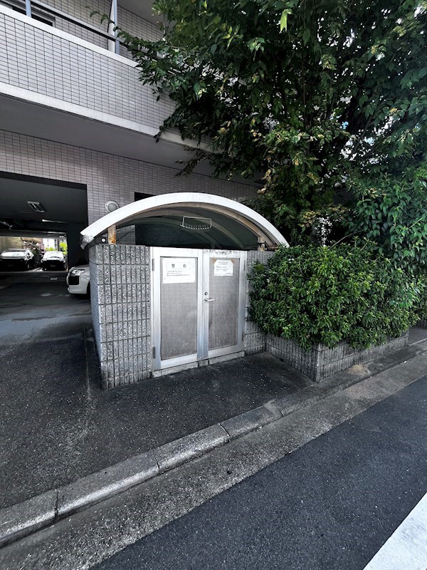 サンイースト江坂 ゴミ置き場