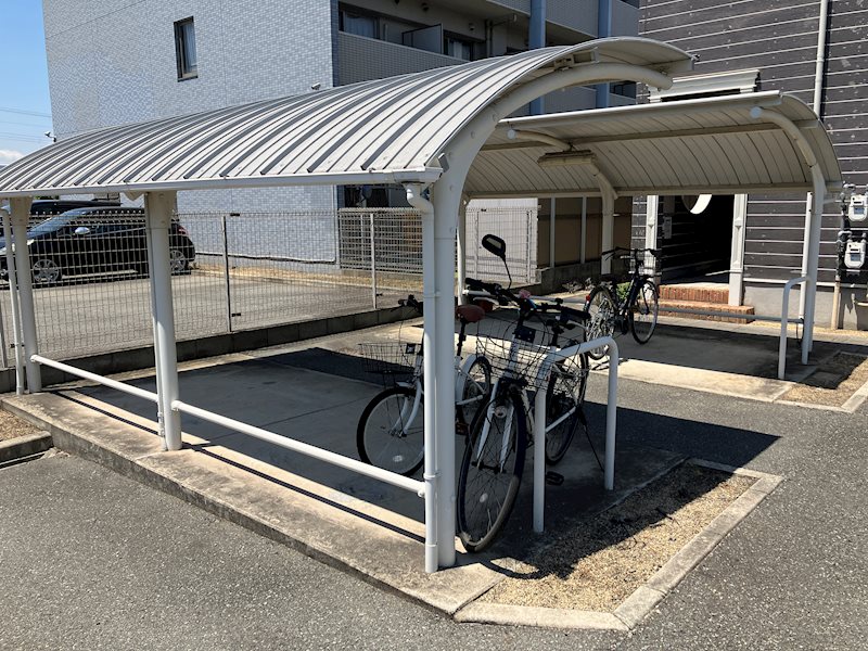 アジロガーデン 駐輪場