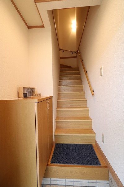LAND PARK 横大路 B棟 玄関にはシューズボックスがついています。