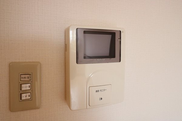 LAND PARK 横大路 B棟 TVモニター付インターホンで不審者をシャットアウト