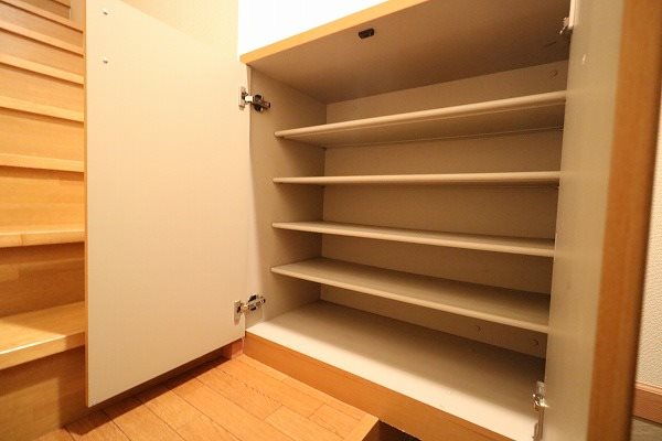 LAND PARK 横大路 B棟 玄関にはシューズボックス