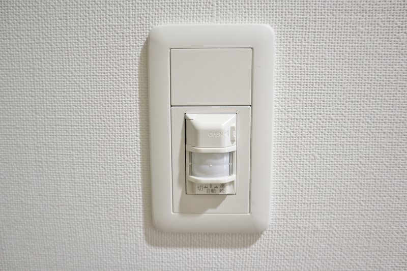 ベラルーチェ十三 玄関センサーライト