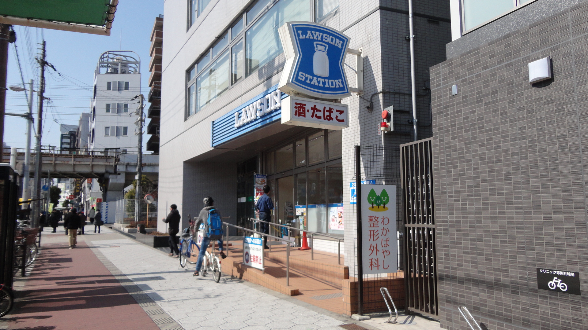 セイワパレス玉造駅上 コンビ二：ローソン玉造駅前店　216m