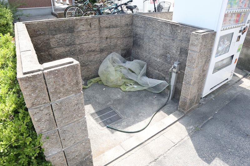 サライ ゴミ置き場