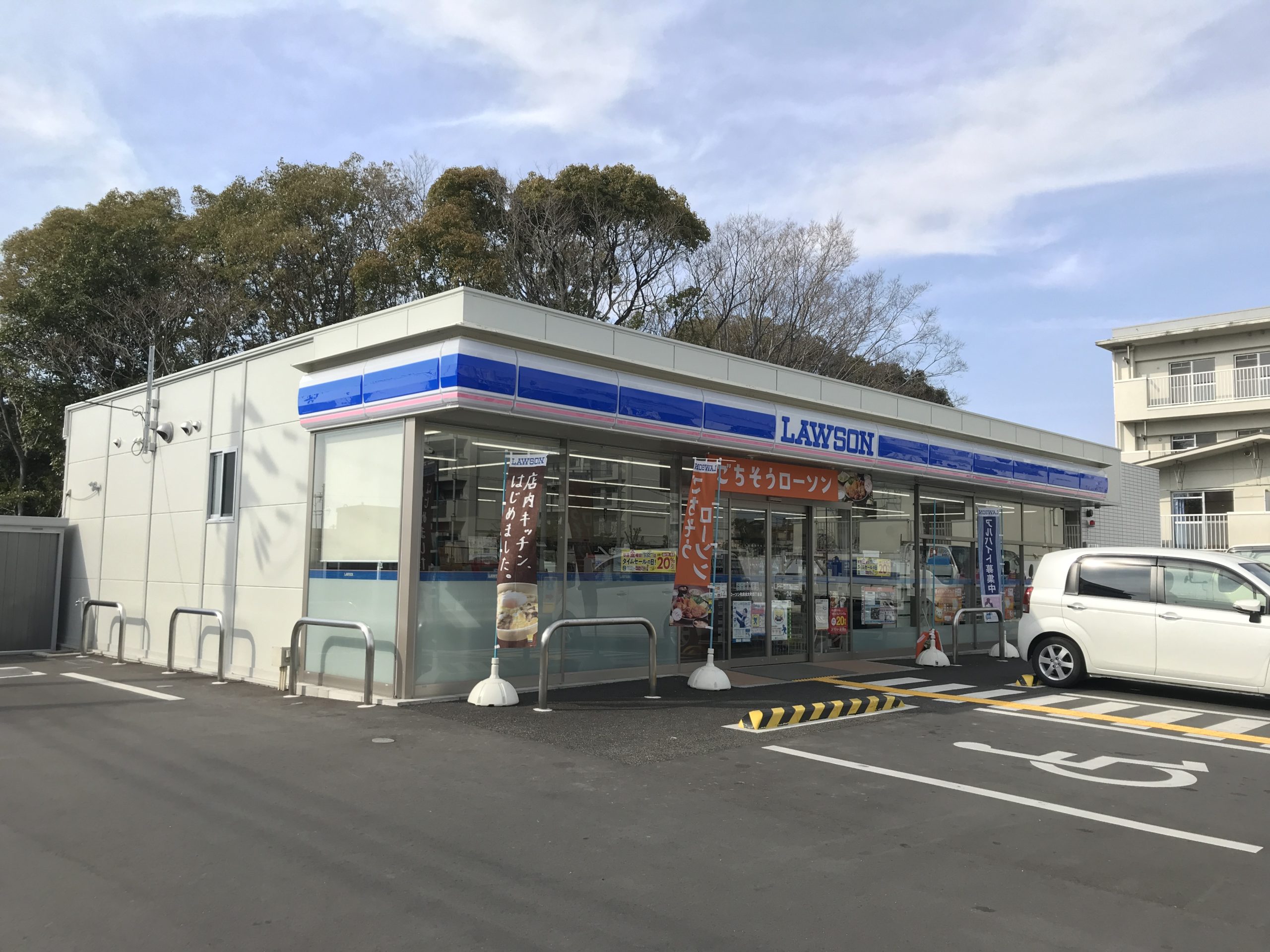 カーサ高尾 コンビ二：ﾛｰｿﾝ 和泉伯太町四丁目店　4802m