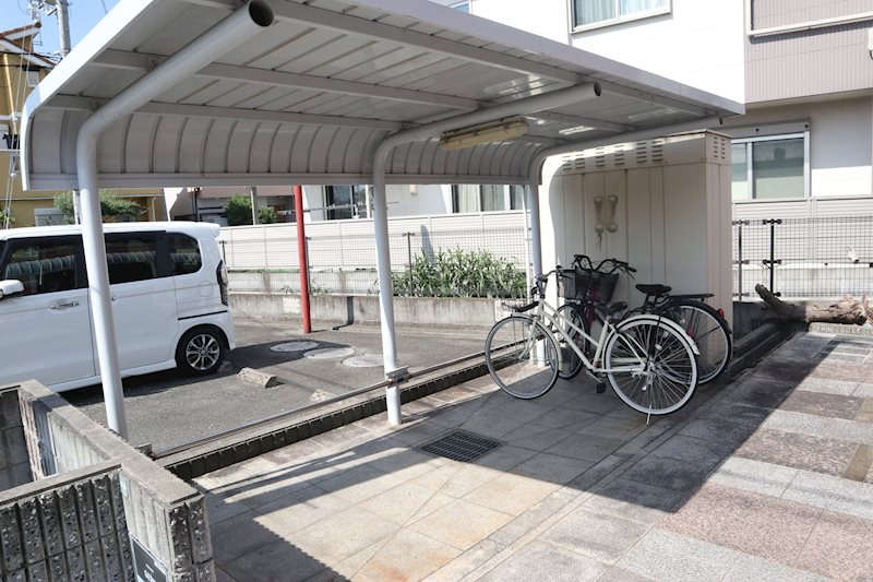 クレール幸 駐輪場