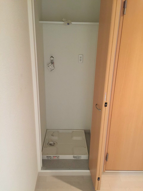 ラティア土井 室内洗濯機置場（防水パン付き）