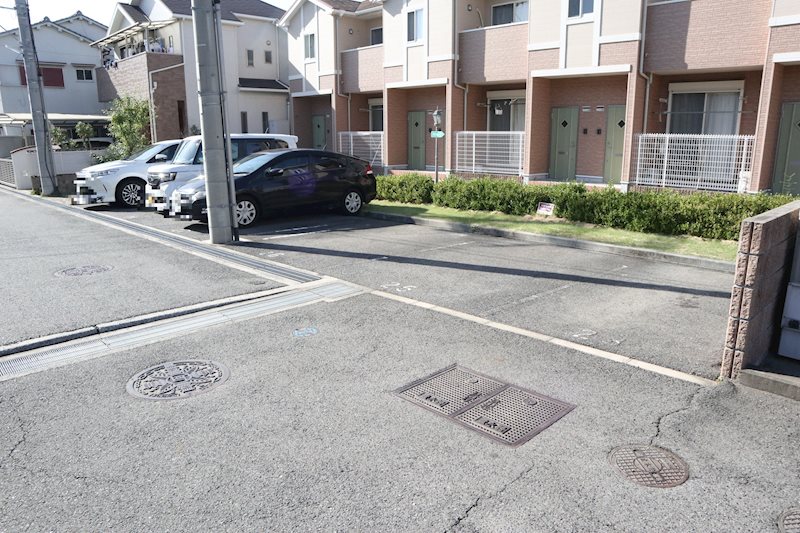 アルルⅡ番館 駐車場