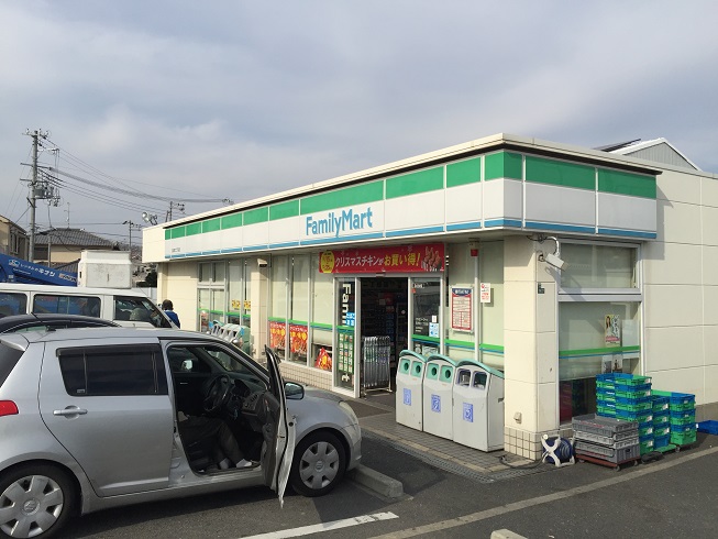 アルルⅡ番館 コンビ二：ﾌｧﾐﾘｰﾏｰﾄ 吉井町2丁目店　421m