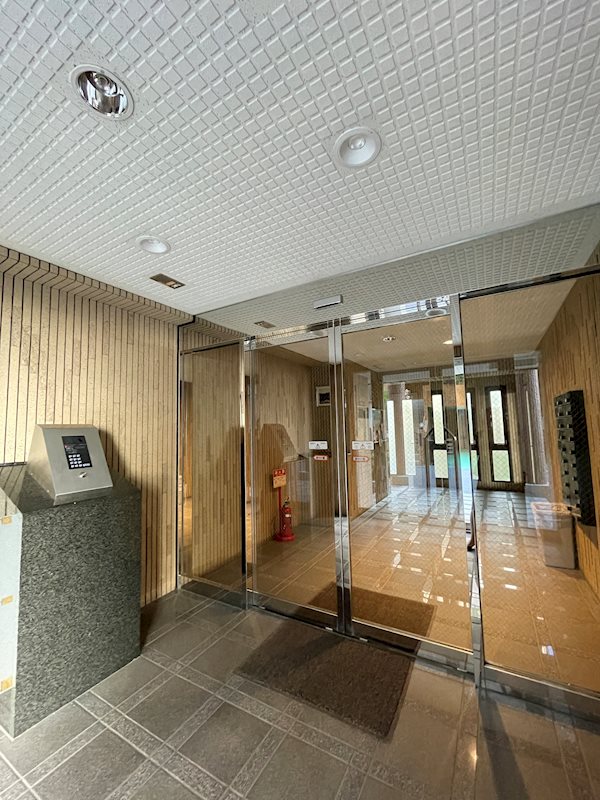 VILLA L’EST エントランス