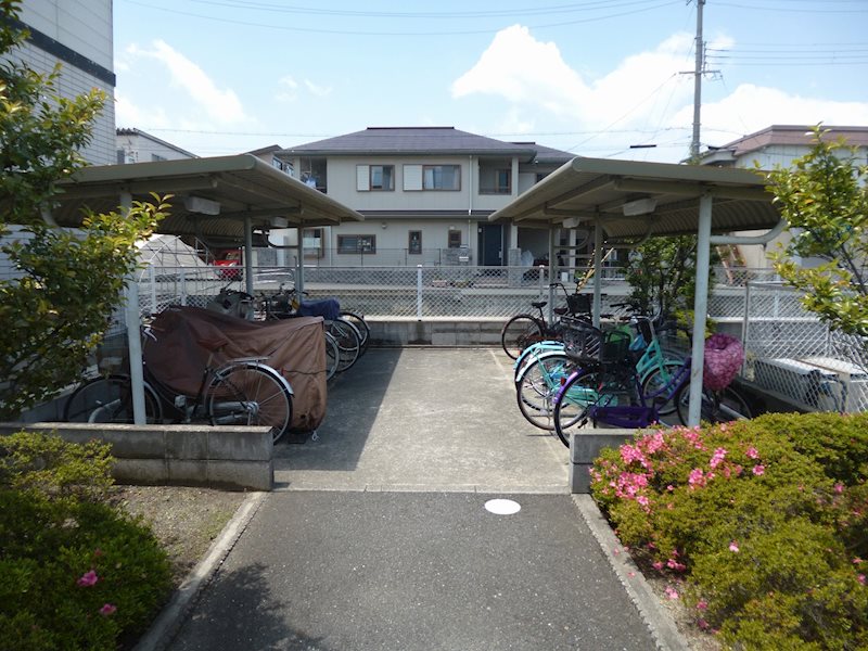 エム・ローゼスト 駐輪場