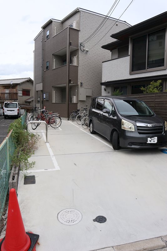 グランパシフィック萱島Ⅱ 駐車場