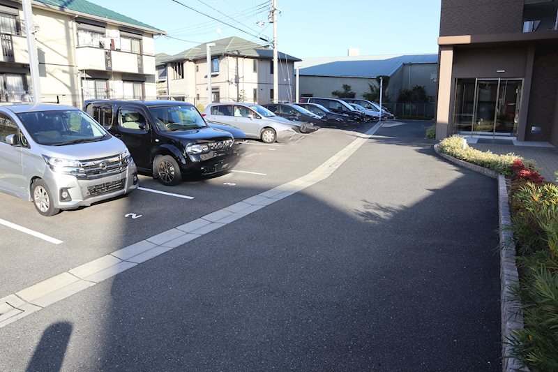 ルミウス88 駐車場