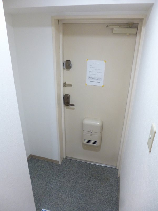 ロイヤルメゾン藤ヶ丘 現地写真（玄関）