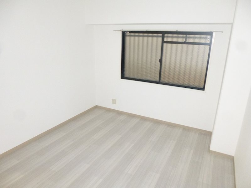 ロイヤルメゾン藤ヶ丘 現地写真（玄関）
