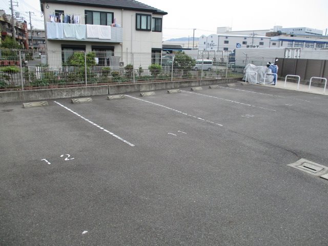 メゾン・ド・ソレイユ 駐車場