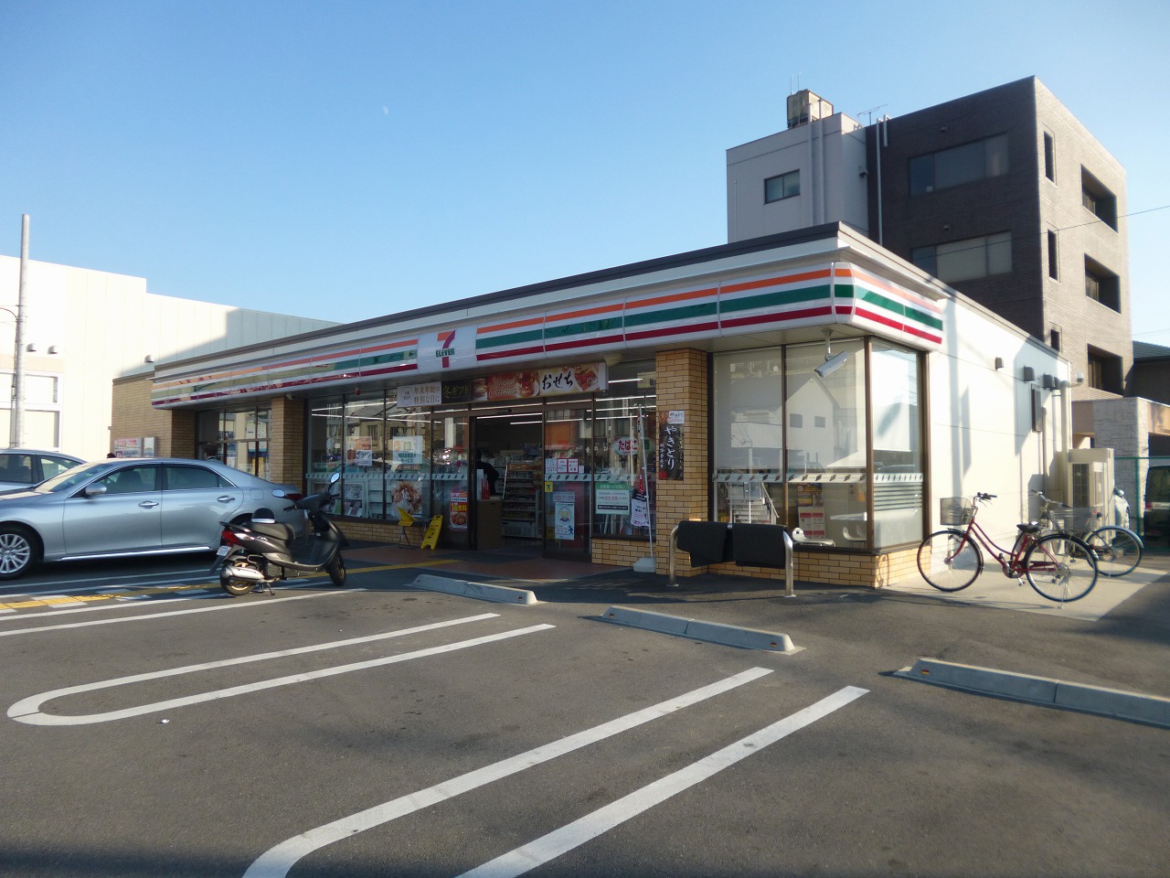 サンコート春日 コンビ二：ｾﾌﾞﾝｲﾚﾌﾞﾝ 奈良八軒町店　137m