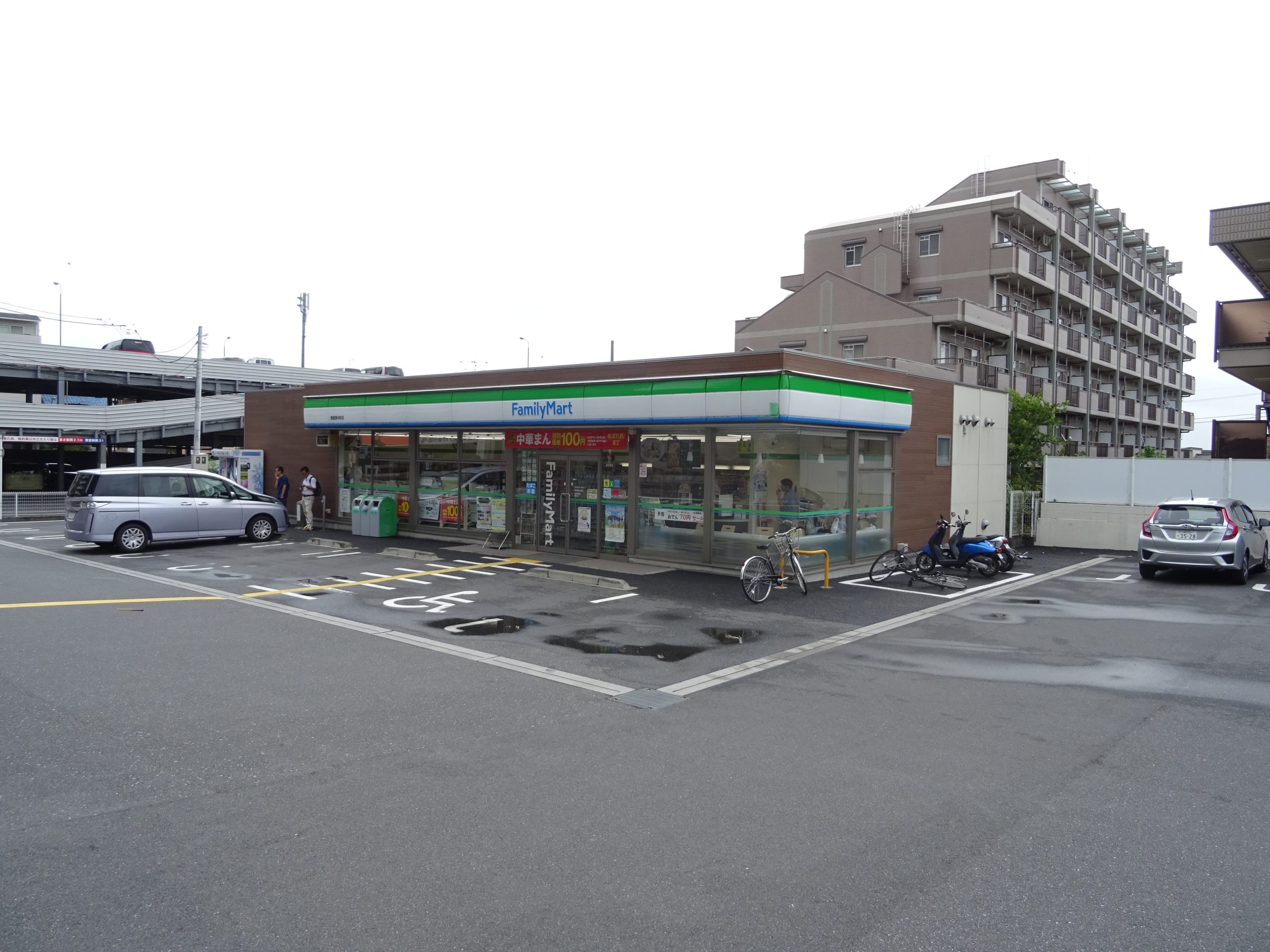 サイネヒルズ コンビ二：ファミリーマート　318m