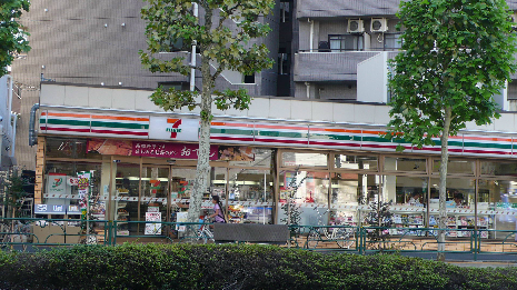 クレイラ西早稲田 コンビ二：ｾﾌﾞﾝｲﾚﾌﾞﾝ 西早稲田1丁目店　84m