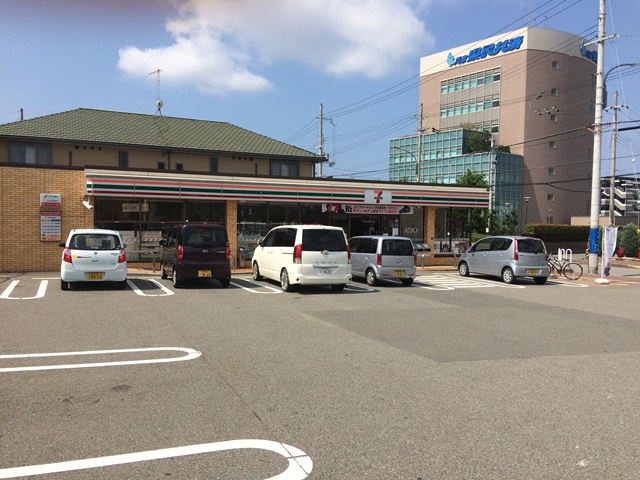 ヴィラドゥバンブーC棟 コンビ二：ｾﾌﾞﾝｲﾚﾌﾞﾝ 神戸丸塚1丁目店　858m　近隣