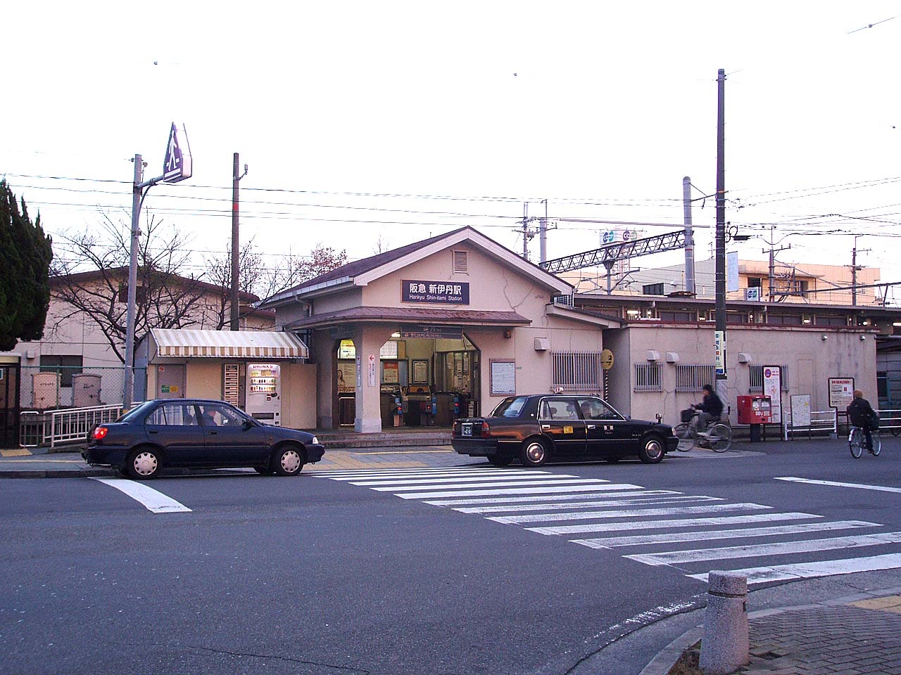 カーサ・ソレアード 駅：阪急新伊丹駅　950m