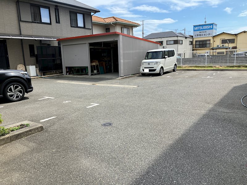 ラフィネ錦が丘 駐車場