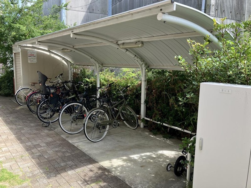アルシオネ 駐輪場