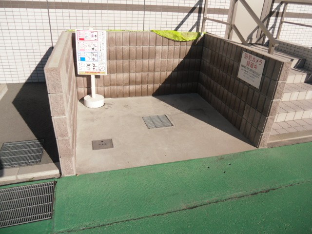 アズール西明石 ゴミ置き場