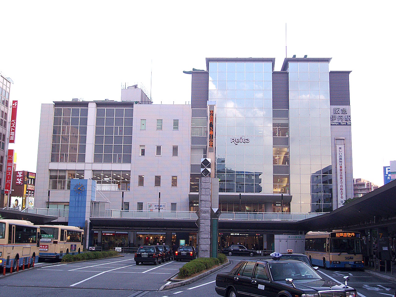 ノア伊丹湊町 駅：阪急伊丹駅　864m