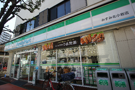サンクチュアリ コンビ二：ファミリーマート　246m