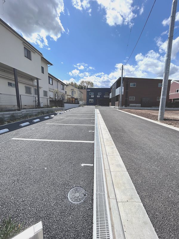 もくれんの家 駐車場