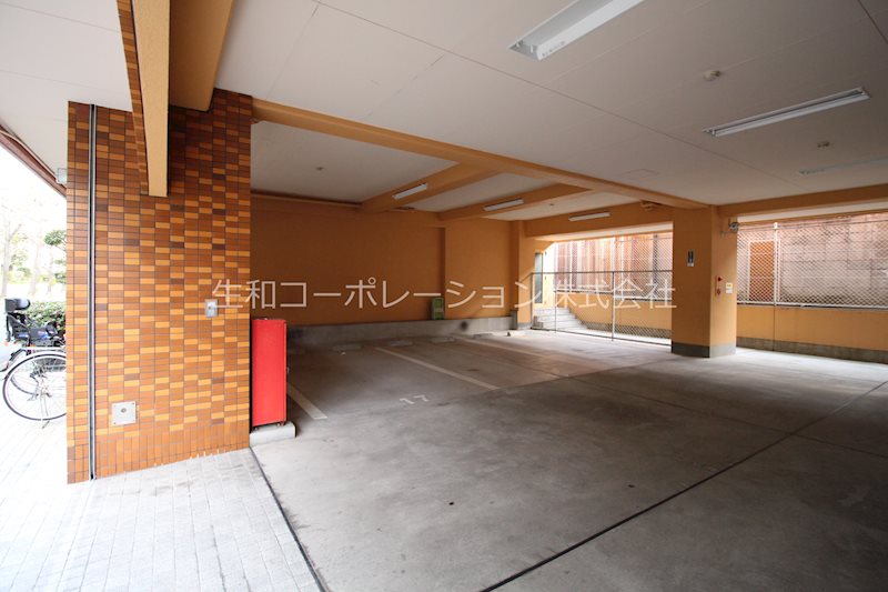 御勝山南パークトリム 駐車場