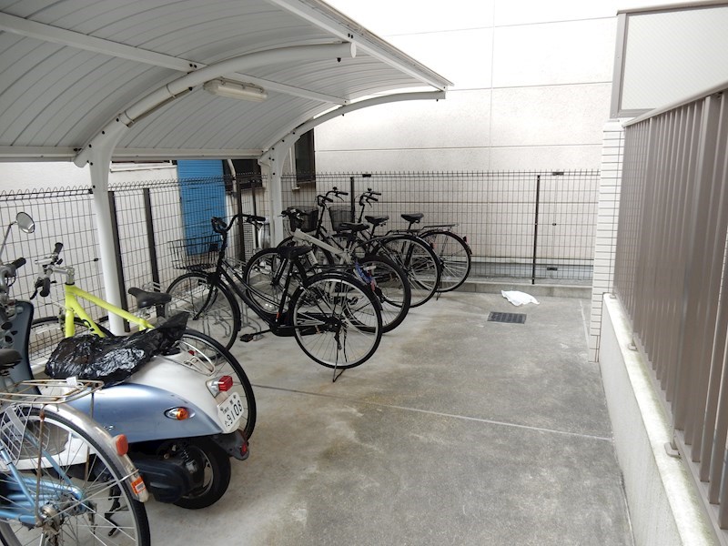 インフィールド中宮 駐輪場