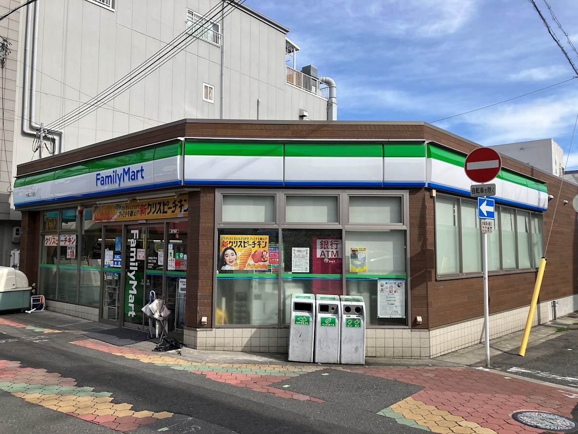 インフィールド中宮 コンビ二：ﾌｧﾐﾘｰﾏｰﾄ 大宮二丁目店　95m
