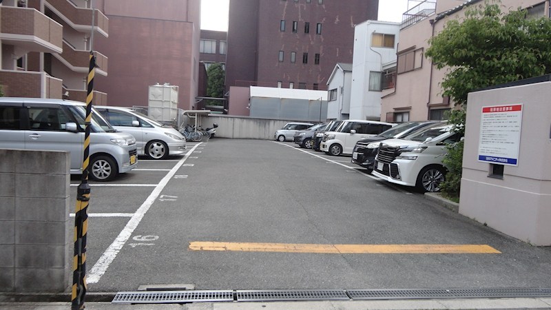 プリモ中宮 駐車場
