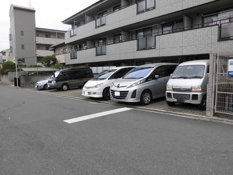 ルーセント江端Ⅰ 駐車場
