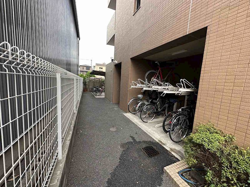フェイム イッサ 駐輪場