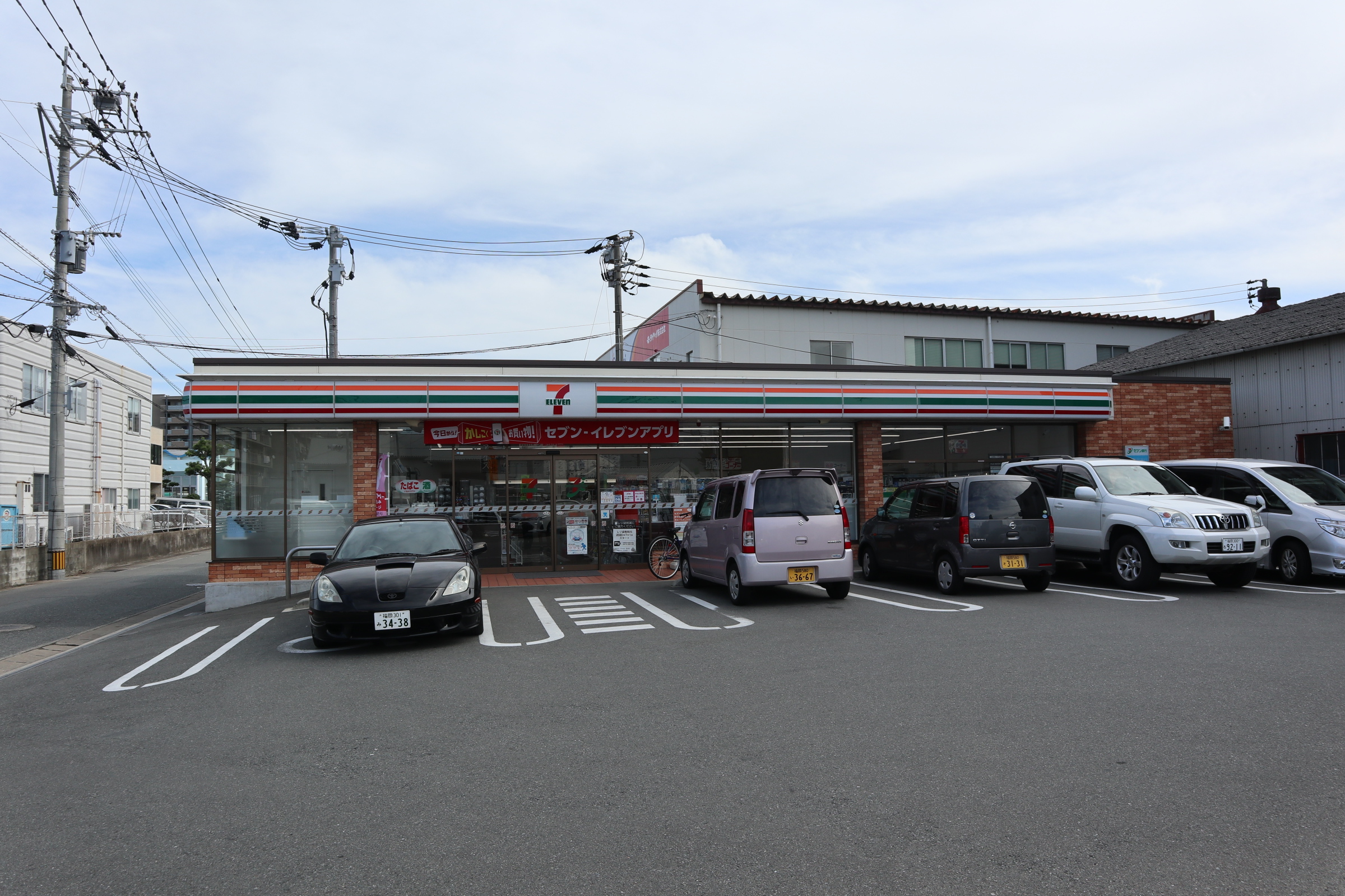 プレミールコート(博多) コンビ二：ｾﾌﾞﾝｲﾚﾌﾞﾝ 博多東那珂1丁目店　317m