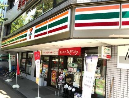 テアトル高尾 コンビ二：セブンイレブン 八王子高尾北口店　147m