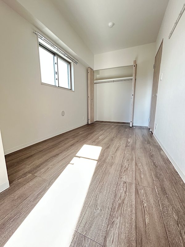 Meanui kinshicho（メアヌイ錦糸町） 偶数階・奇数階で建具の色が異なります。