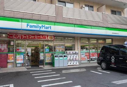 LAUREL北新宿 コンビ二：ﾌｧﾐﾘｰﾏｰﾄ 新宿税務署通り店　398m