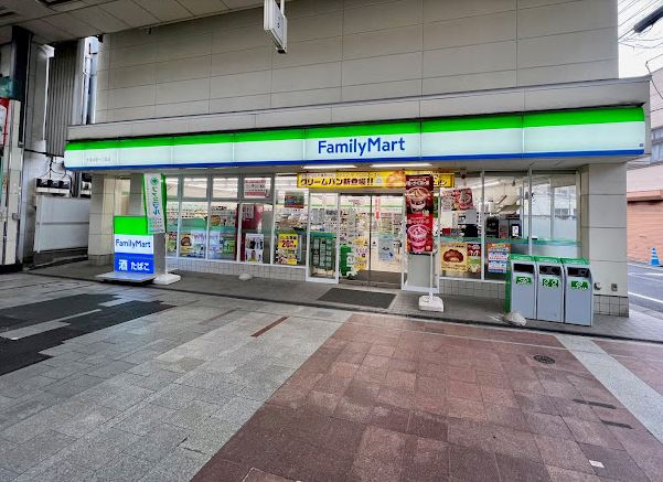 メゾン・ド・リュミエール コンビ二：ﾌｧﾐﾘｰﾏｰﾄ 十条仲原一丁目店　241m