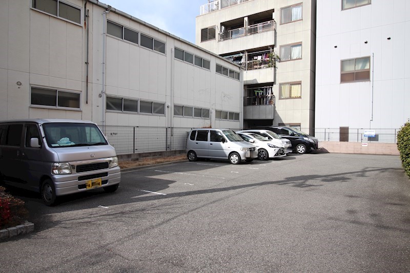 コンフォール平野 駐車場