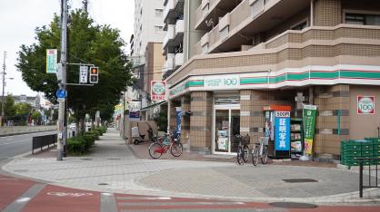コンフォール平野 スーパー：ﾛｰｿﾝｽﾄｱ100 平野背戸口店　627m　1F