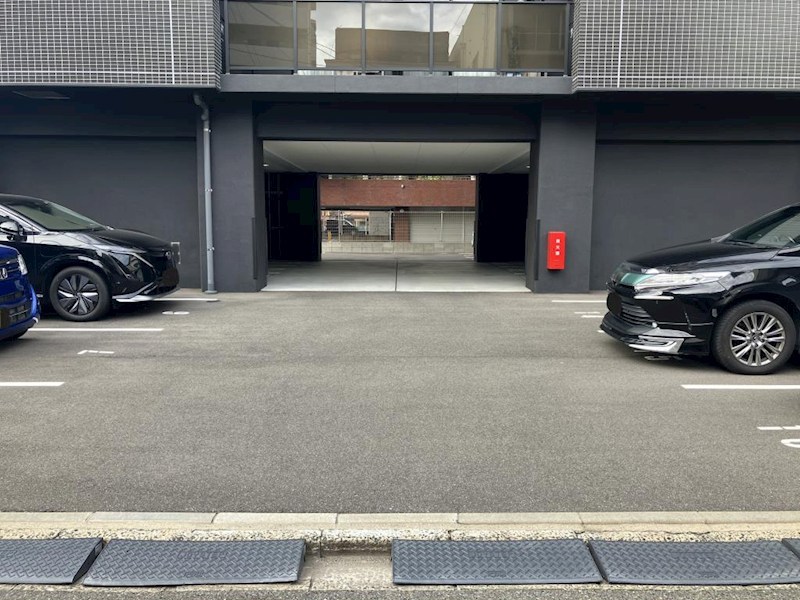 サンビーム三萩野駅前 駐車場
