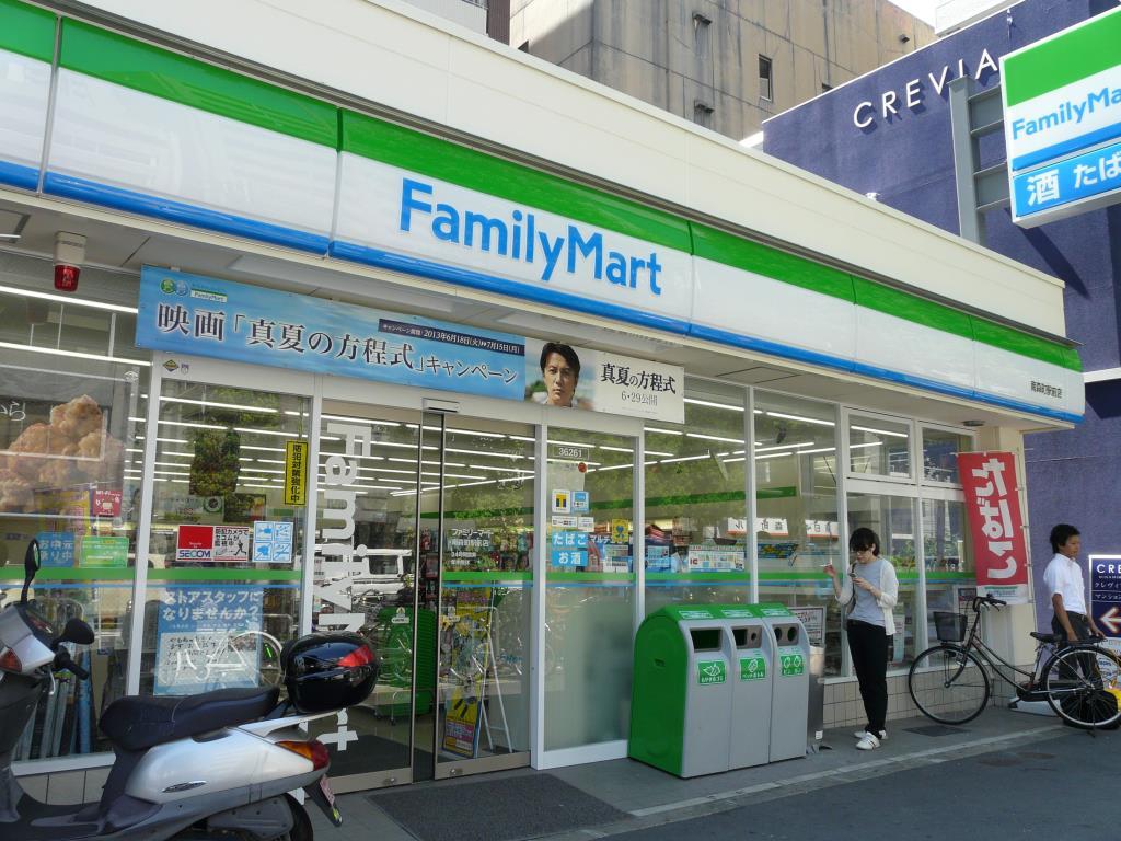 グランフルーヴ コンビ二：ﾌｧﾐﾘｰﾏｰﾄ 南森町駅前店　134m